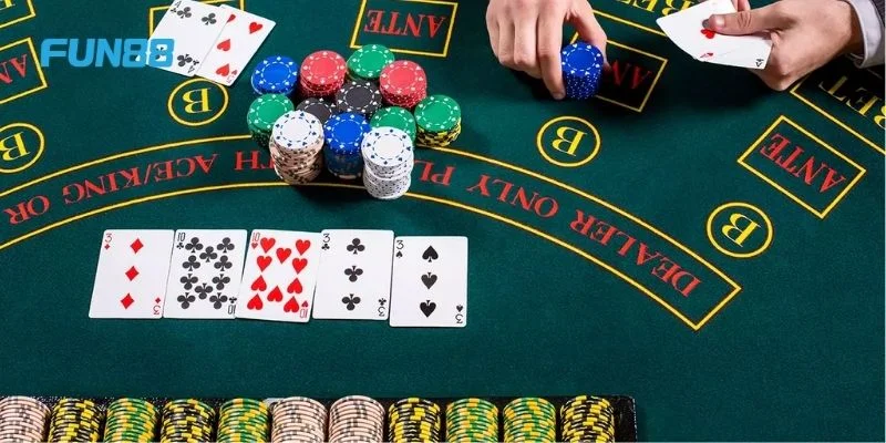 Nhập Môn Bài Poker Fun88: Kiến Thức Cược Mới Nhất 2025 2 Ván chơi Poker tại nhà cái sôi động với những giao dịch bạc tỷ.